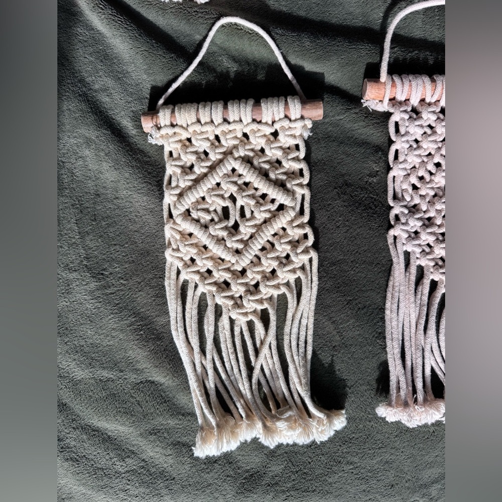 Handcrafted Cream Macramé Wall Hanging Set - Picture 2 of 3